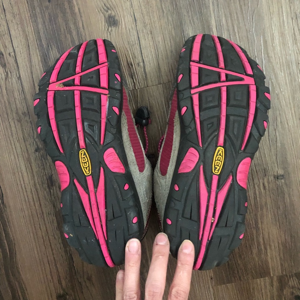 Gently used Keen hiking shoes - Picture 2 of 5